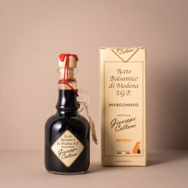 Aceto,12 jährig, in goldener Packung